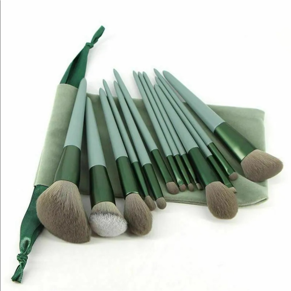 Makeup brush set MATTE GREEN